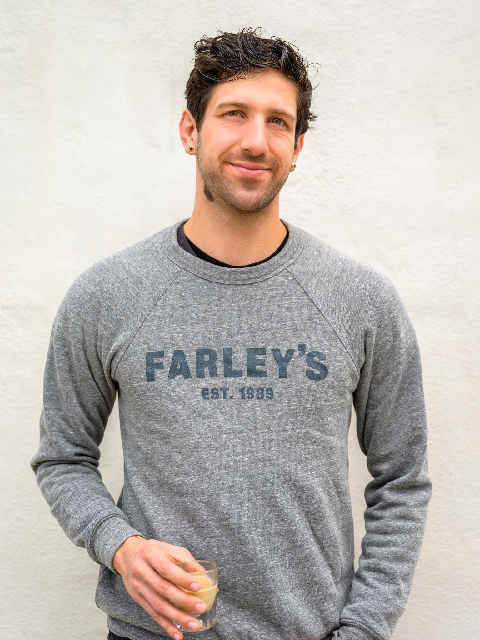 https://farleyscoffee.com/cdn/shop/products/Farleys_crewneckSweatshirt_1600x.jpg?v=1637708638